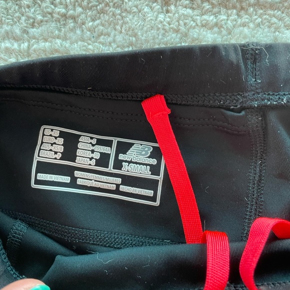 New Balance Black and Red/Pink Leggings with reflective strips. XS! - Picture 3 of 3